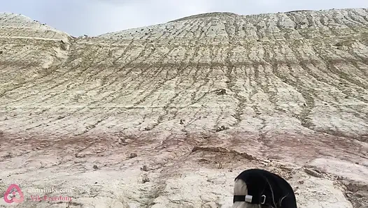 Doğada halka açık seks! Yürüyüş parkurunda bir sarışını siktim! POV!