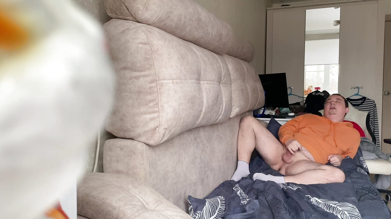 Young guy Limara19981 masturbates and enjoys orgasm