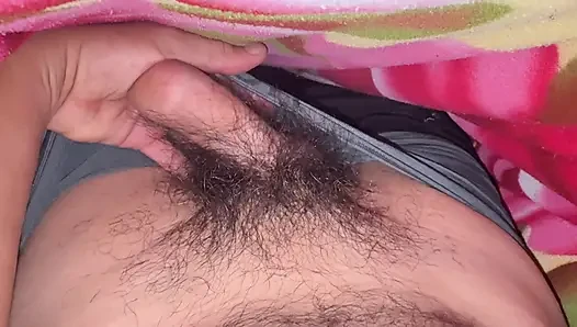 Yarağımı okşuyor