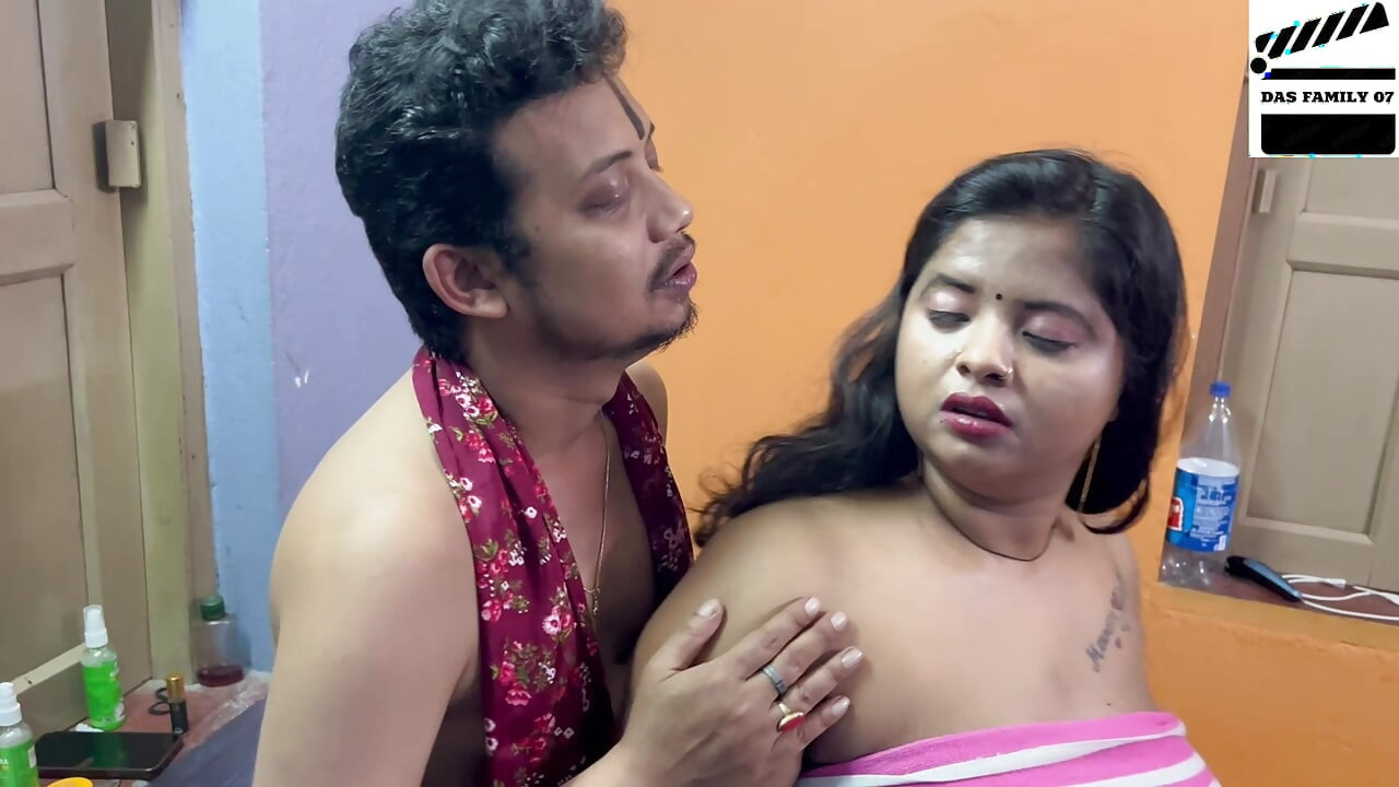 DESI SEXY BHABI AND THARKI PAROSI KI CHUDAI HINDI