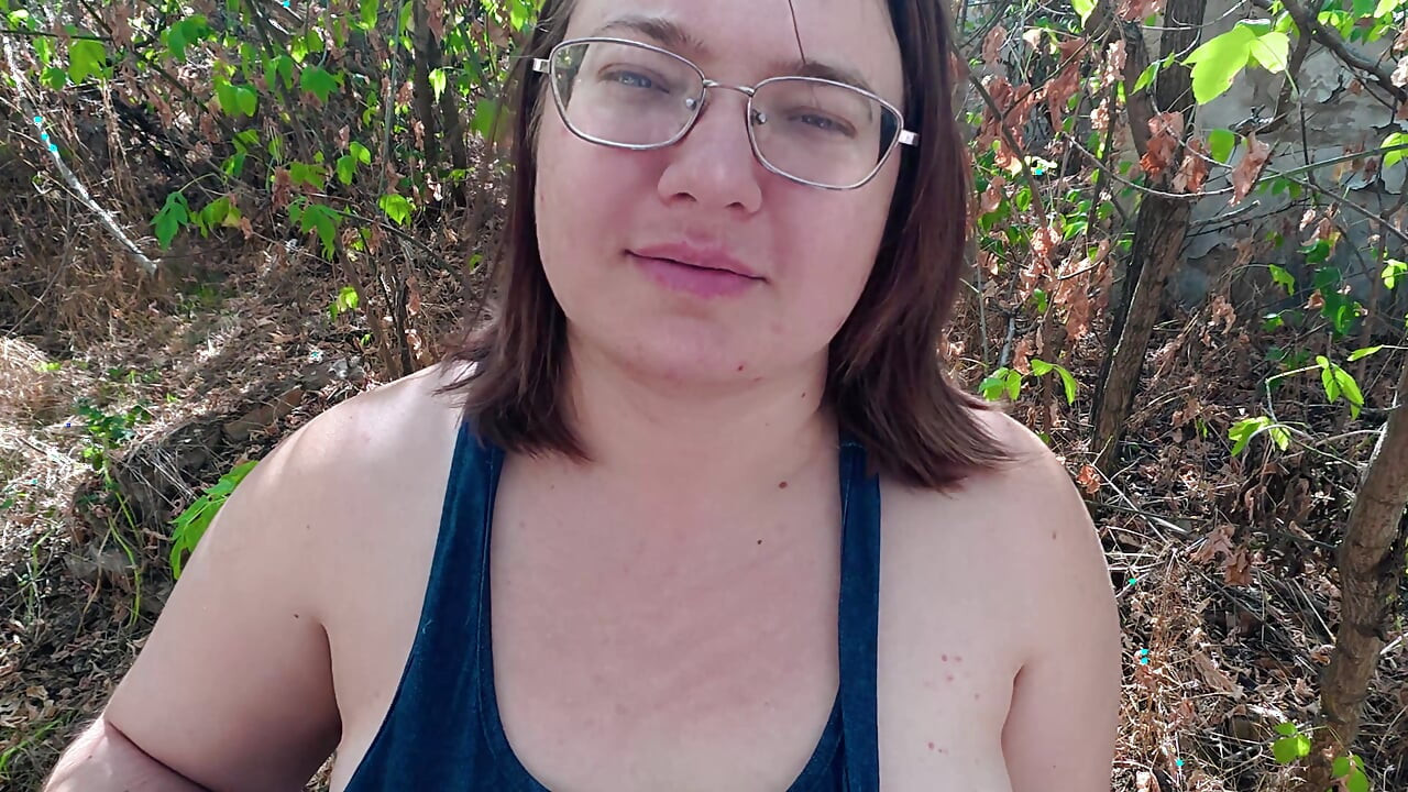 Outdoor Village Blowjob Glasses Girl Lets the Load Run From Her Mouth