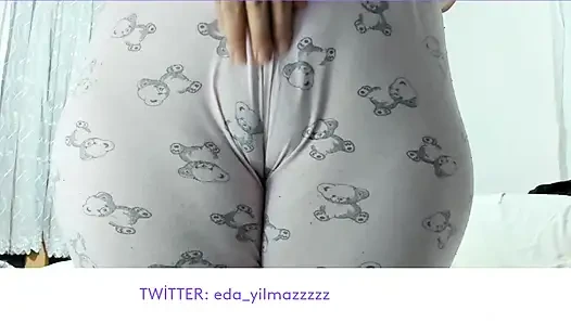 JARI KAKI UNTA- MASTURBASI DALAM PIYAMA- PORNO TURKI- MILF TURKI