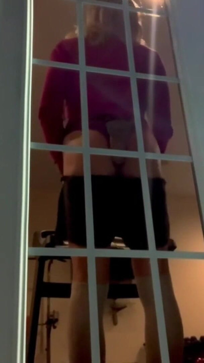 ถ้ํามองสไตล์รองเท้าส้นสูงยิมสาวร่านดูดถ้วยดิลโด้หน้าต่างยิม | คลิป 1