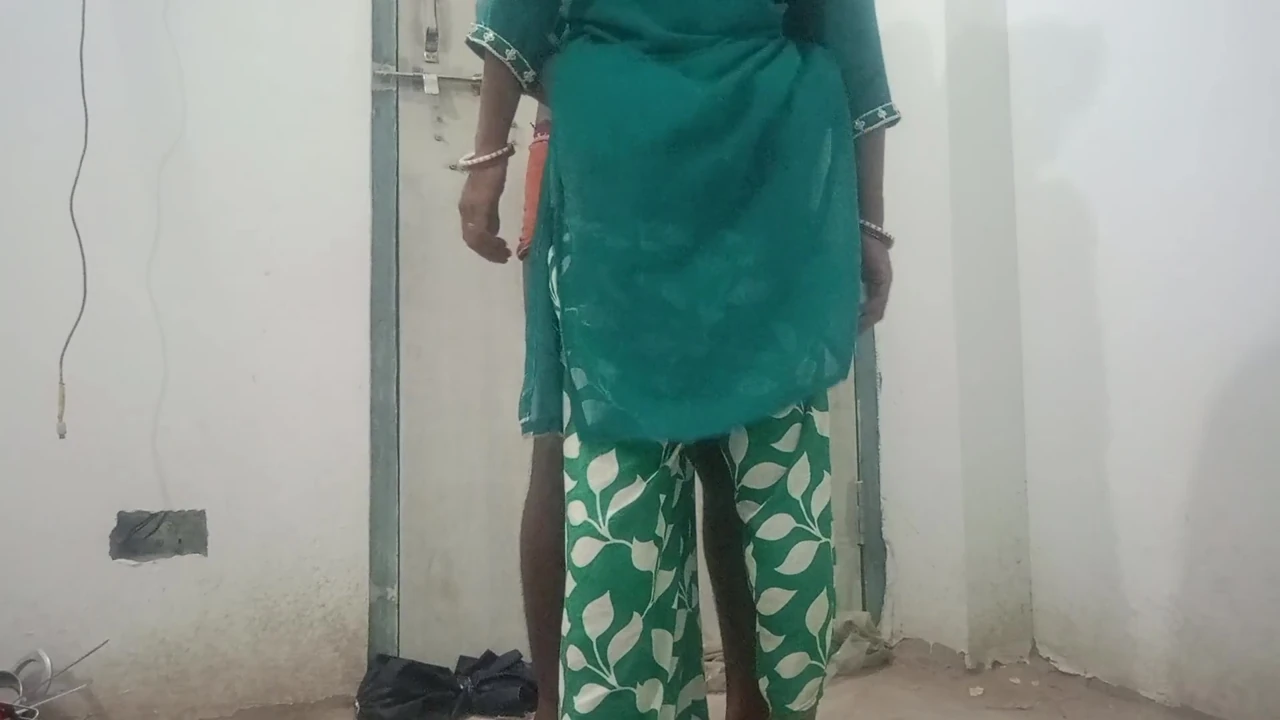 Desi House wife ko Husband ne Doggi position me choda  dkrhw143