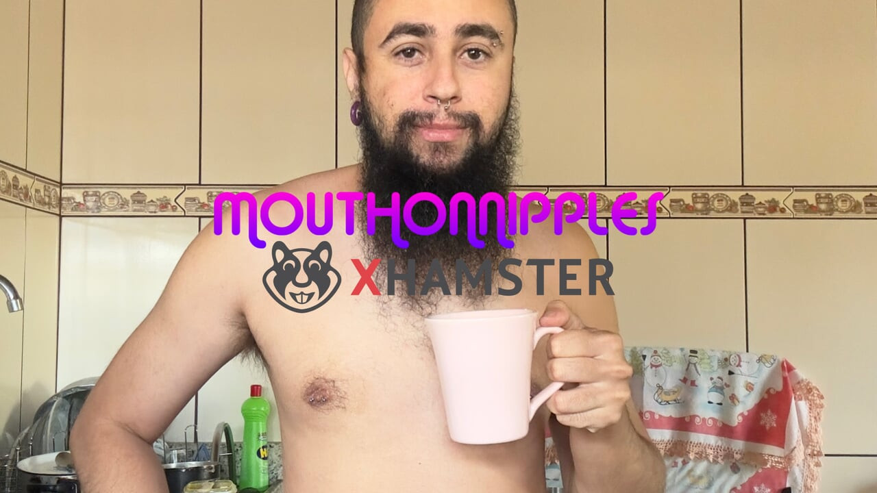 Making a nude breakfast