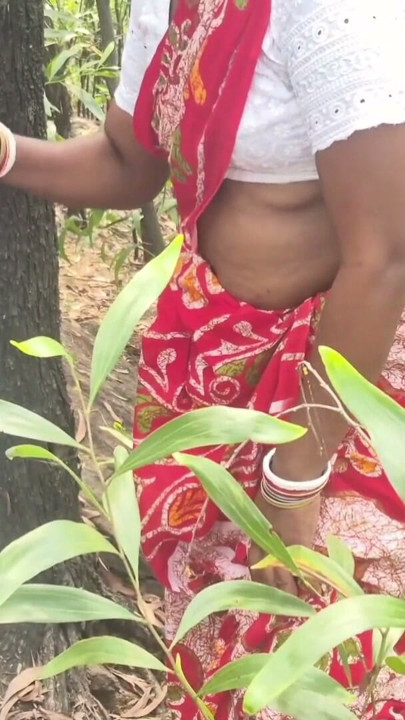 Sona bhabhi outdoor fucking with  her brother-in-law, Sali jamaibabu chudachudi bengali audio | Clip 1