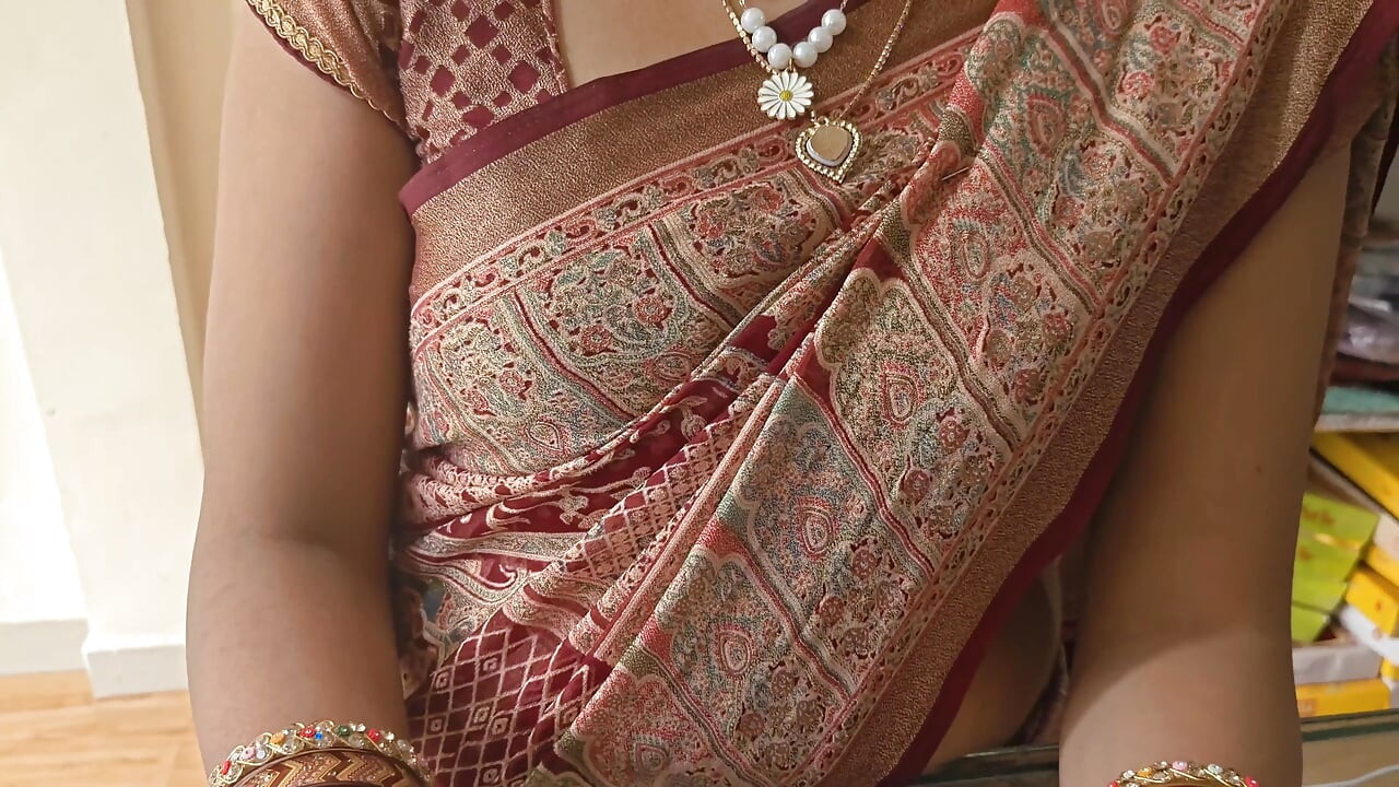 Bhabhi Sugde Pikk Min I Bytte Mot Bh Og Truse I Butikken
