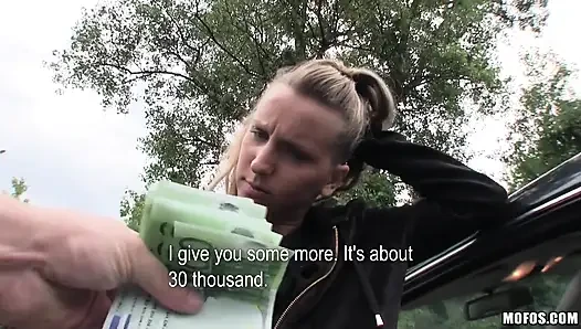 Öffentliche pickups - tschechische blondine reitet großen schwanz im auto
