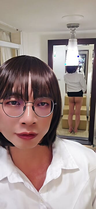 Shemale Ting xuan melancap di hadapan cermin