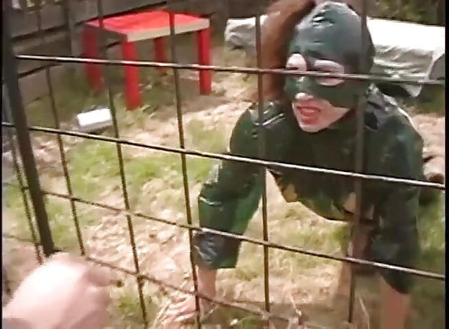 Submissive latex woman-pet is ready to take cock in the ass