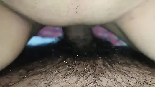 Kunjjaa reitet kaum auf ihrem freund