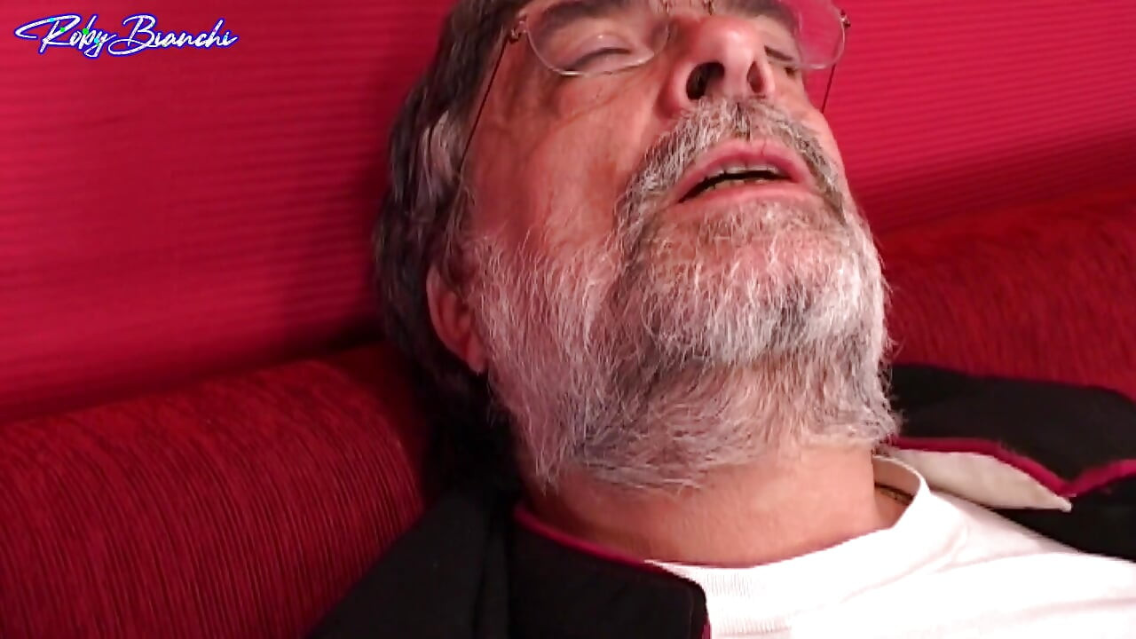 Pecados mortais, o padre fode freira Clarissa