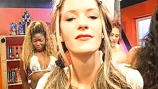 Глотай И Оставайся Тихой, Дикая Оргия С Трахом