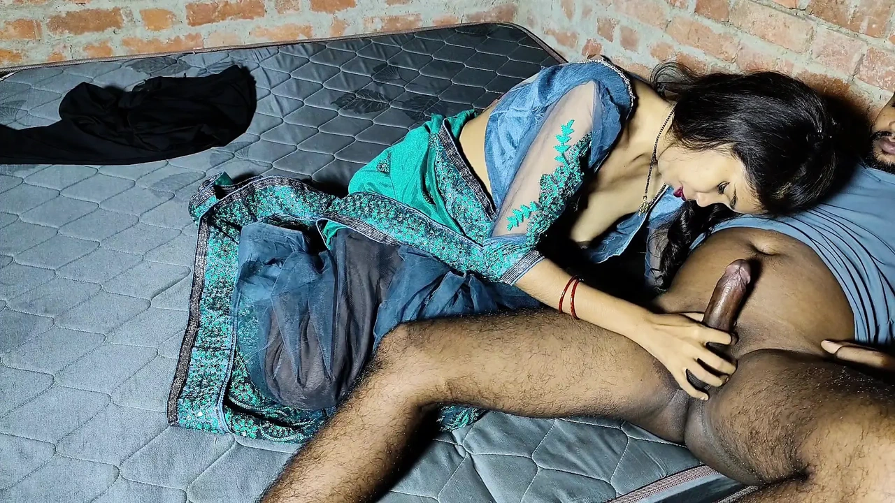 婚礼当天妻子独自在家，然后我关上了房间，开始操他的妻子。