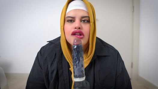 MILF muslimische arabische Stiefmutter Amateurin reitet Analdildo und spritzt ab.