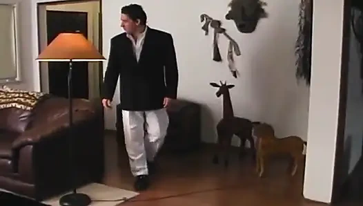 Blonde muschi des blonden schätzchens verschlingt bis zum zitternden orgasmus