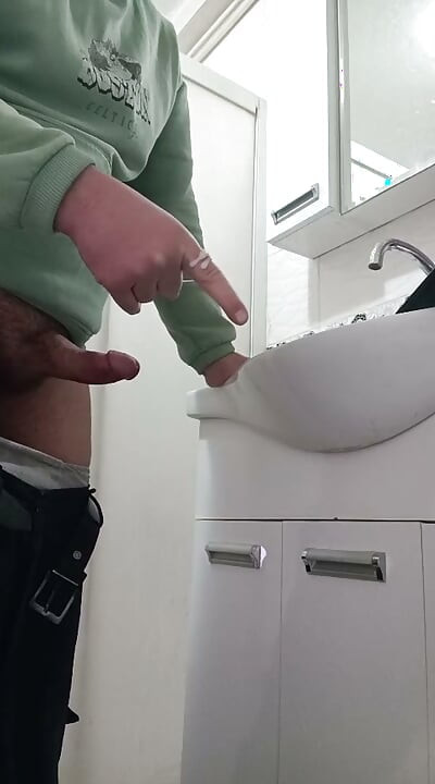My step cousin realizes that I masturbate next to her and I can't believe her reaction Stranger Touch her Butt with his erectio