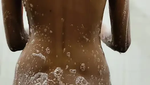 Amcıkla banyo yapıyor