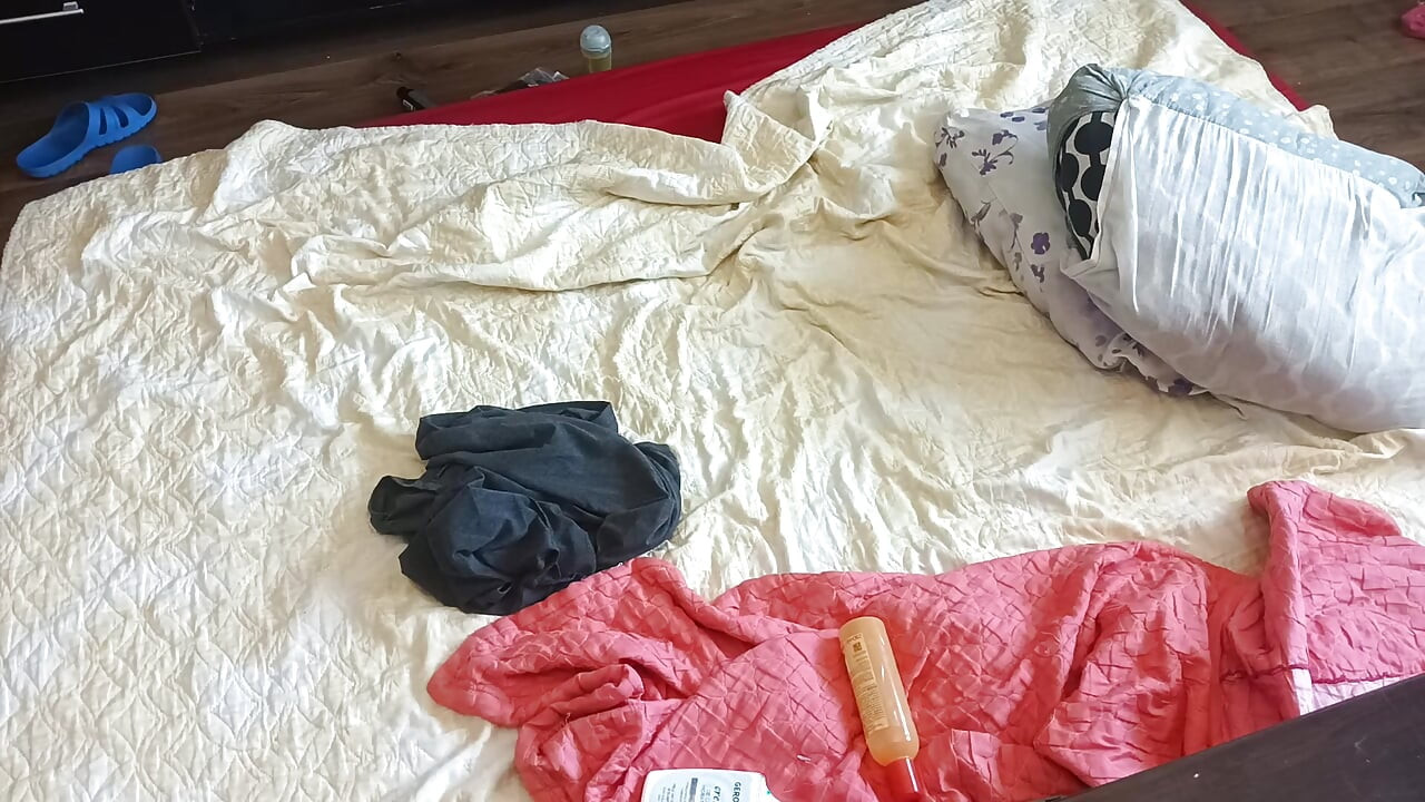 Soția mateur îmi face o labă până când ejaculez, cuplu sexy de amatori Preludiu în dormitor