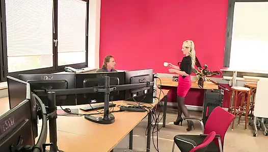 Sexspion Glücklich Lecken Heiße Brünette, Schwanz Wild Lutscht