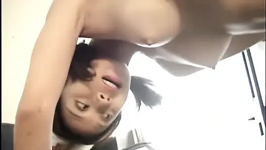 Pelacur Filipina memberi temannya blowjob dan mengisap semuanya