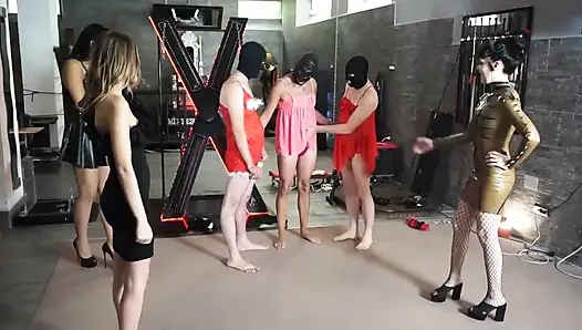 Sahibeler kölelerini travesti ve eşcinsel oral seks için zorlaıyor