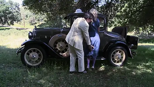 Kötü sarışın sürtük açık havada sert sikilmeyi seviyor