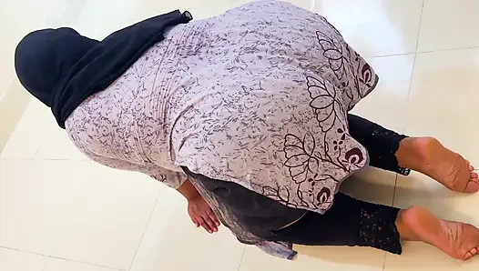 Unexpected Dirty Sex with Arabian Beauty Big Ass & Huge Boobs Maid While She Cleans - Cum Unlimited