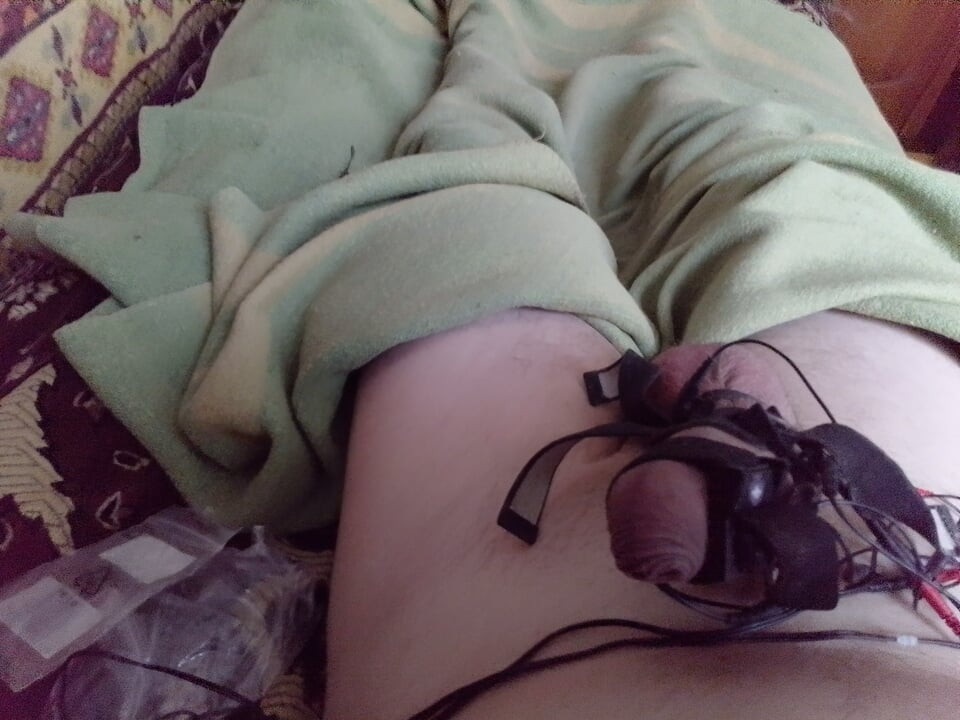 Jucării sexuale. Mâini libere cu electro-spermă. Spermă intensă. Ejaculare uriașă cu stimul electric