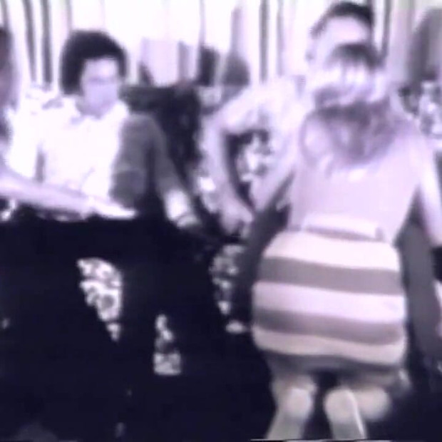 Klasik yalama kıllı amcık sikişi