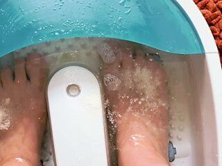 Fetyszacja - część 2 - tylko miła kąpiel stóp - footfetishfashion