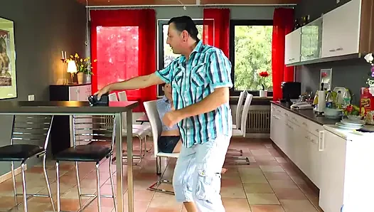 Ateşli Mutfak DP Ve Ofis Iri Güzel Kadın