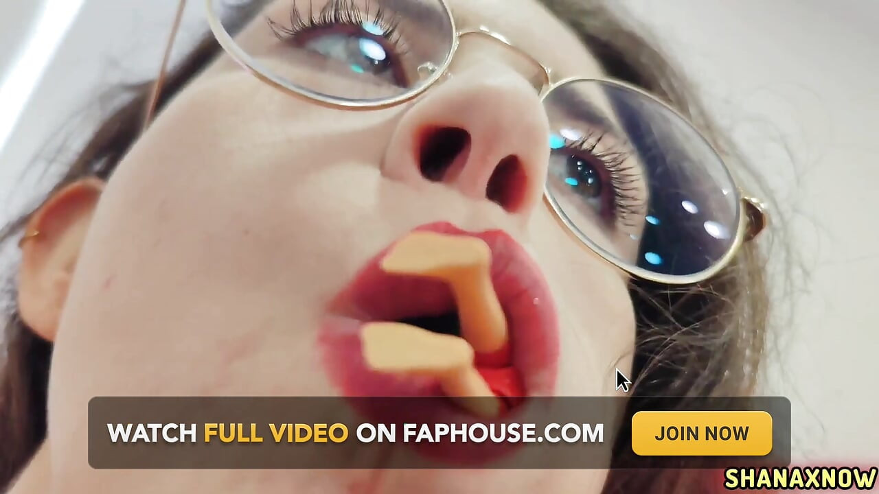 Fetish Playmobil Figurine Uvula Eaten by Giantess