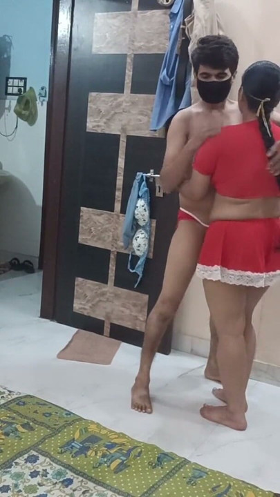 InShot 20260919 184306043.mp4Red short dress me girlfriend ki chut maari, dono ne mask pehen ke shoot kiya | Clip 1