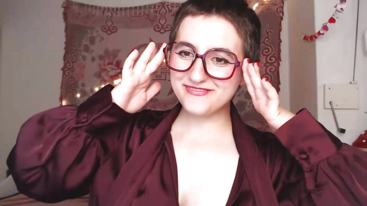 Seksi gözlüğüme ve kıllı çalıma boşal!