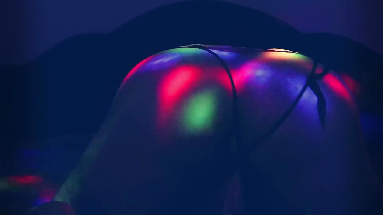 Hot Ass Wiggle, Enjoy Watching My Hot Ass That Desires You