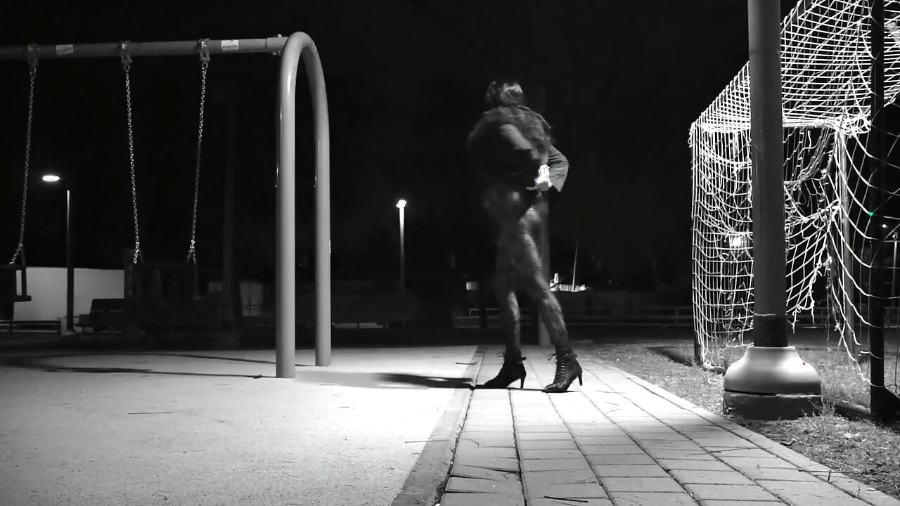 Crossdresser Outdoor
