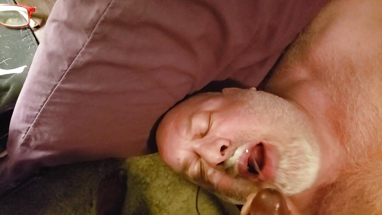 Beardaddychub Gets Many Facials!