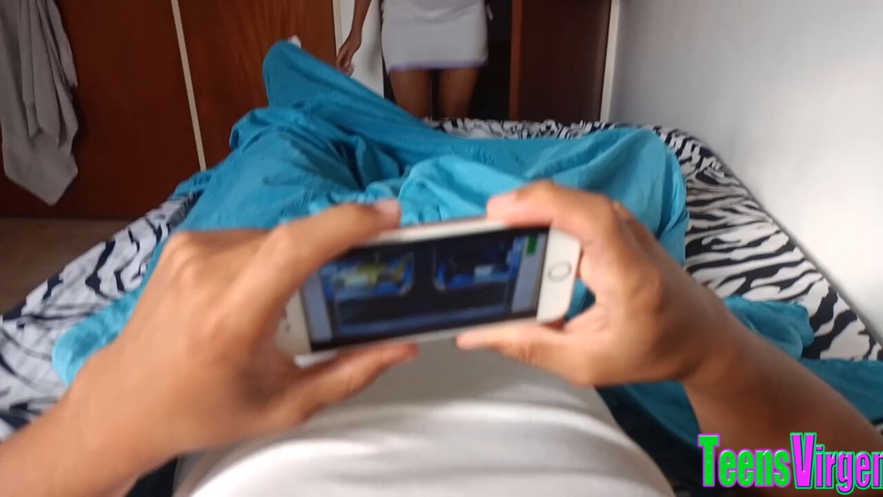 My stepsister comes to fuck while everyone is in the living room we have sex