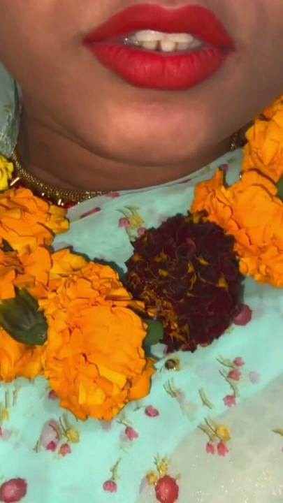 Sasur ne bahu ko khet dikhane ke bahane main dost ke room lejake bahu ke chudai kar dee | Clip 1