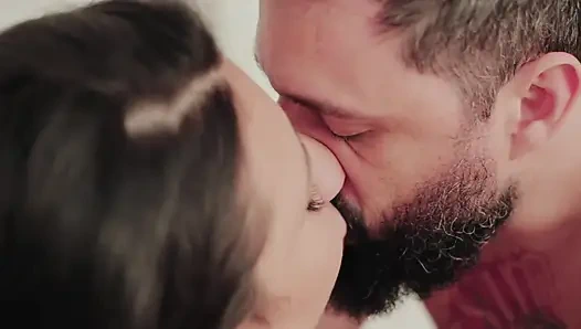 Agatha Ludovino, penisimi emmeyi seven yaramaz bir BBW.