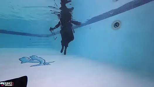 Dominasi Bawah Air dengan Perlengkapan Scuba Penuh