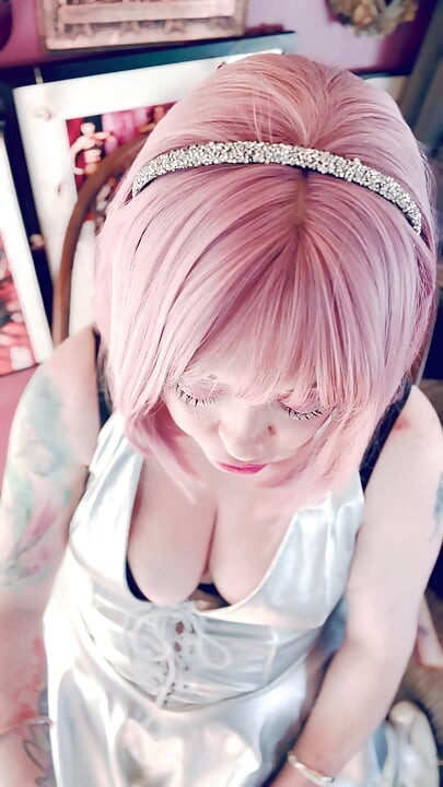 Just A Quick Cigarette With Space Girl Tina Snua - OME OMI Snap Inhales Drifting Smoke Smoking