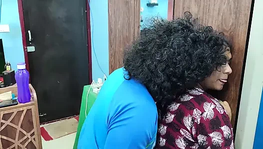 Ciuman romantis pasangan panas