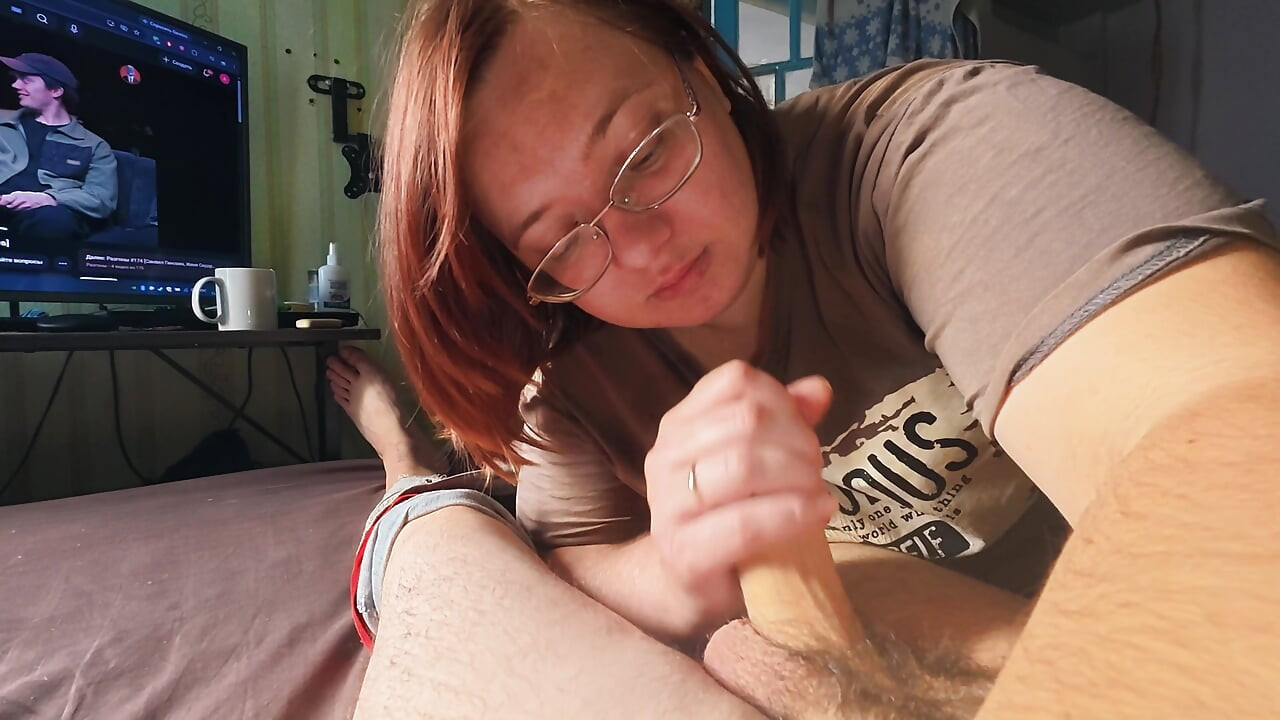 Close Up 4K Amateur Girlfriend Blowjob Curvy Brunette with Glasses Sucks and Strokes Cock