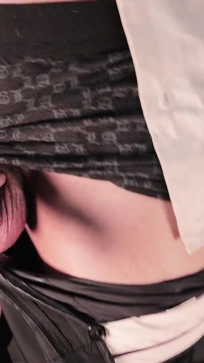 Humilhação em primeiro plano: obedeça e leve a cabeça grossa do chefe italiano por todo o rosto | Clipe 1