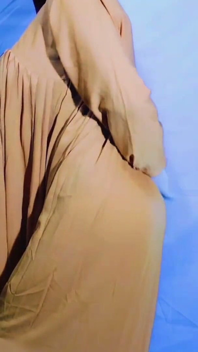 indian hijabi sundari mohila hastomoithun ebong nongra kotha bolche | Klip 1