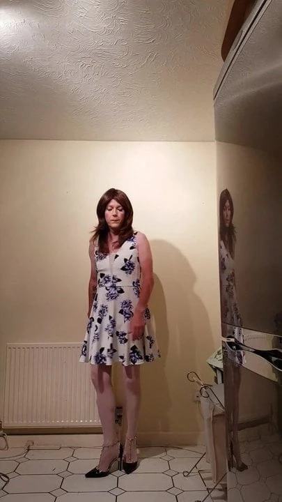 Sissy striptease
