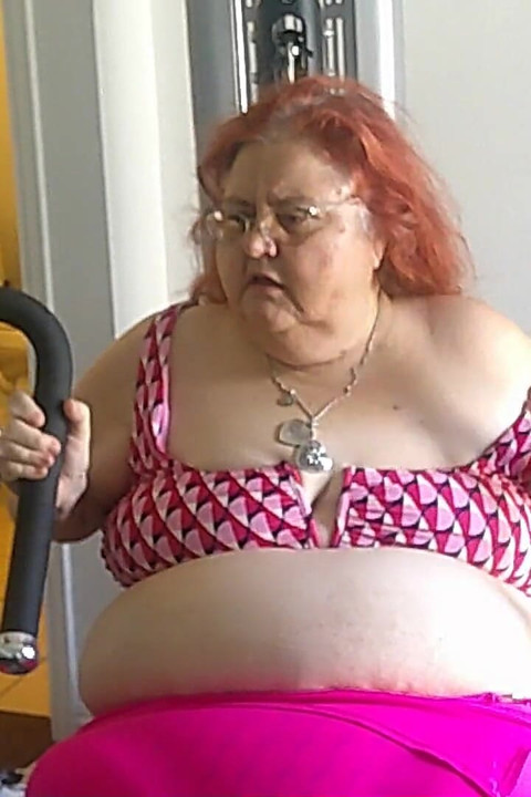 Vicki พยาบาลสาวงามใหญ่ออกกําลังกายในยิม ตอน 1