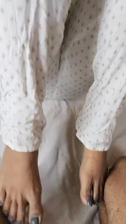 Momento strusciante da "La matrigna tettona e la sua figa bagnata gocciolante creampie video di sesso con la matrigna"